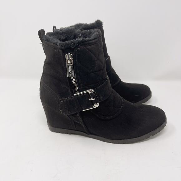 Unisa Size 6.5 Black Tayya Quilted Wedge Ankle Booties Buckle Zip Accents Lined - Picture 4 of 12